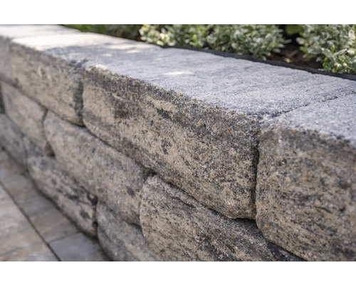 Natuurstenen muur van grijze stenen