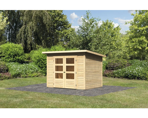 Houten tuinhuis met dubbele deur en plat dak in de tuin.