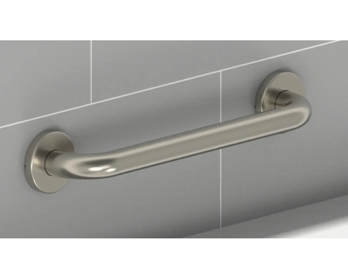 Metalen steungreep voor de badkamer aan de muur gemonteerd