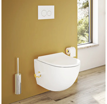 Wandcloset met toiletborstel en bedieningspaneel in een badkamer