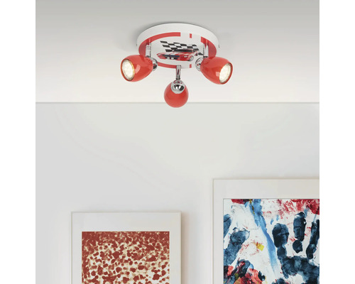 Plafondlamp met drie spots, versierd met een raceauto thema voor kinderkamer