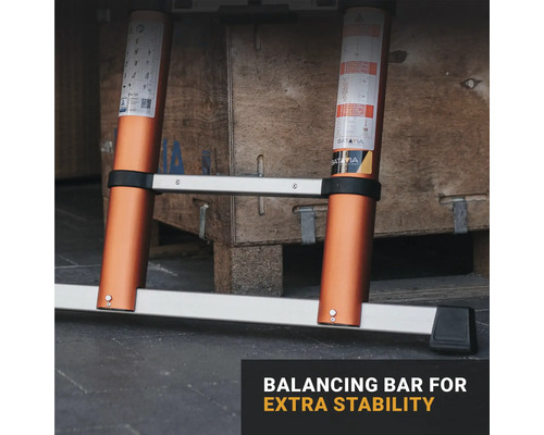 Uitgeschoven ladder met stabilisatorstang voor extra stabiliteit.