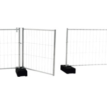 Bouwhek met bouwheetvoet voor de beveiliging van bouwplaatsen