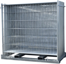 Stapelpallet met metalen bouwhekpanelen