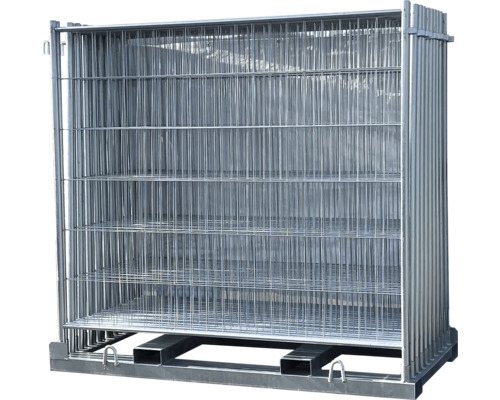 Stapelpallet met metalen bouwhekpanelen