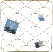 Metalen rooster memobord met geometrisch patroon en foto''s