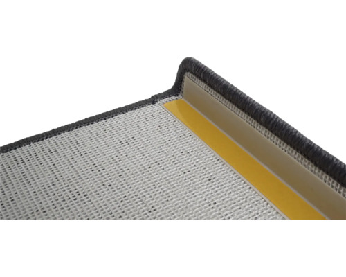Detailopname van een trapmat met plakstrip voor bevestiging.