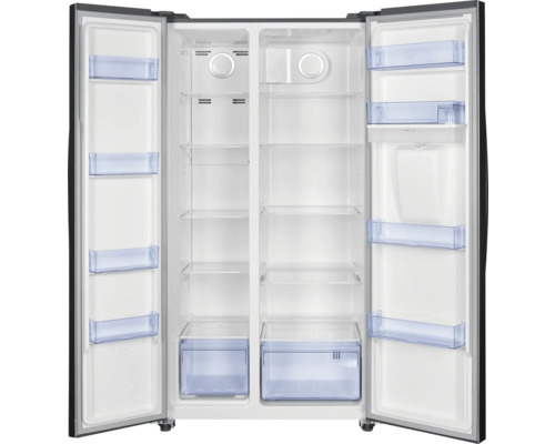 Geopende side-by-side koelkast met planken en lades