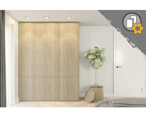 Slaapkamer met inbouwkast en plant in mand