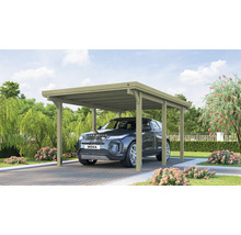 Auto onder een eenvoudige houten carport met plat dak