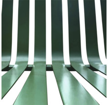 Detailopname van een metalen parkbank