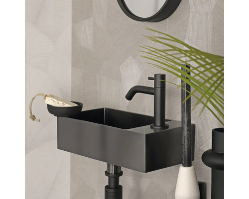 Moderne badkamer met rechthoekige wastafel en kraan