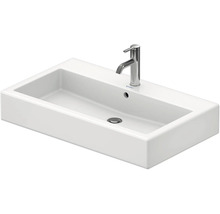 Witte keramische wastafel met chromen kraan
