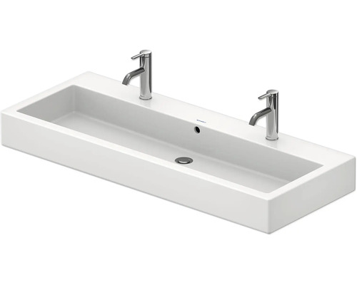 Witte opzetwastafel met twee kranen voor de badkamer