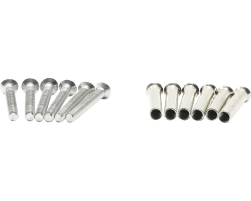 Meerdere schroeven en hulzen van metaal