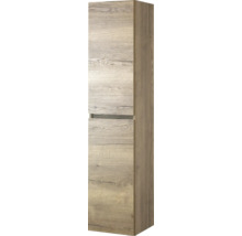 Hoge houten kast voor de badkamer