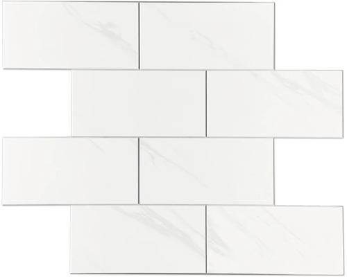 Opstelling van witte keramische tegels in baksteenmotief