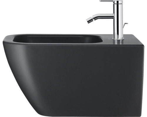 Donker wandbidet met chromen kraan