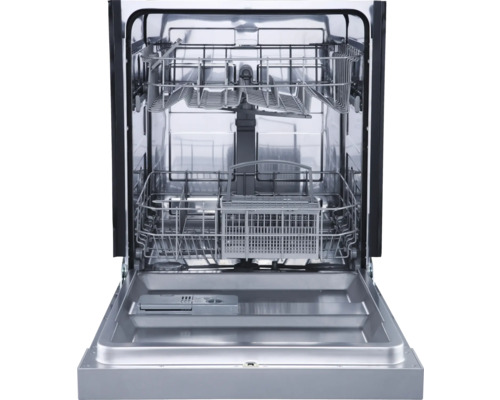 Geopende vaatwasser met vaatwaskorven