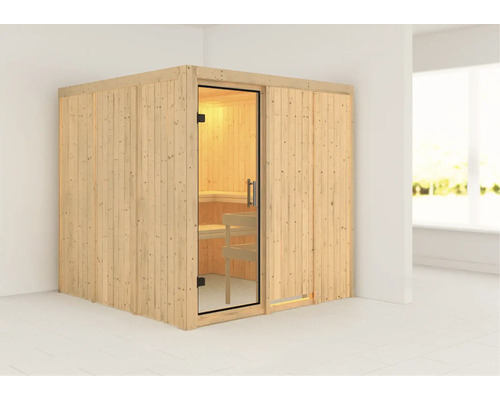 Sauna van hout met glazen deur in een heldere kamer