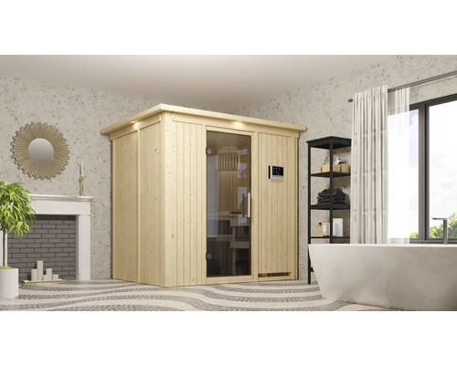 Sauna in de badkamer met bad en plank