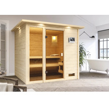 Houten sauna met glazen deur en bedieningselement in de badkamer.