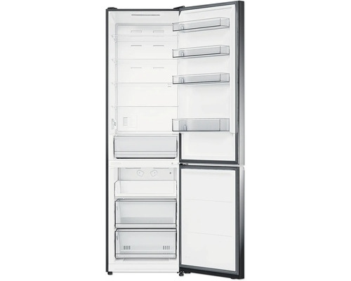 Geopende koelkast met planken en laden