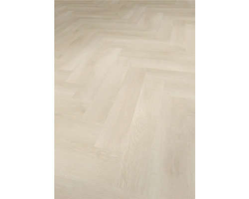 Installatie van een lichte vinylvloer in visgraatmotief