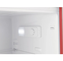 Binnenaanzicht van een koelkast met temperatuurregelaar