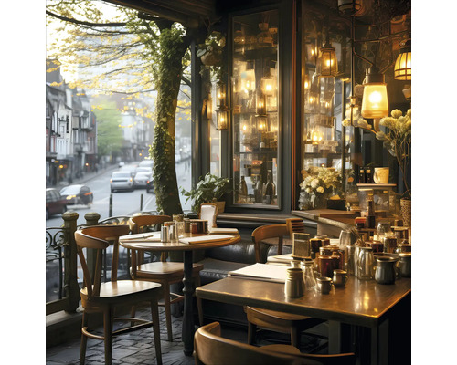 Interieur van een café met tafels, stoelen en decoratieve verlichting