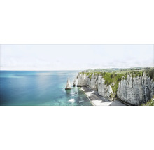 Panoramisch uitzicht op de kliffen van Étretat in Frankrijk met zee en strand