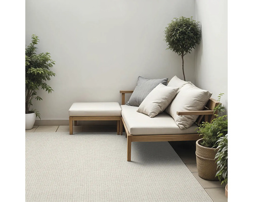 Terras met loungemeubels, kussens, planten en buitentapijt