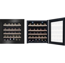 Wijnkoelkast met meerdere houten planken voor wijnopslag, een model is gesloten, de andere is open met een glazen voorkant