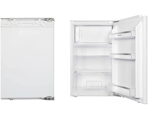 Inbouwkoelkast met open en gesloten deur.