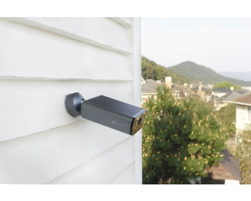 Buitenbewakingscamera voor wandmontage met EZVIZ logo