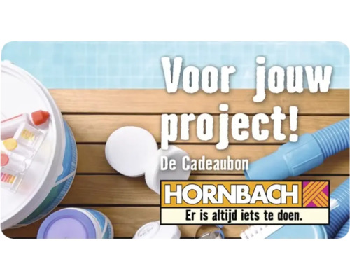 Hornbach cadeaukaart voor zwembadprojecten met afbeeldingen van zwembadonderhoudsproducten op een houten vlonder en Hornbach Logo.