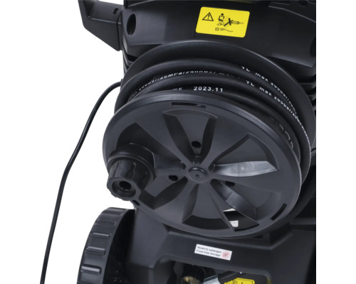 Detailweergave van de slang van een zwarte reinigingsmachine