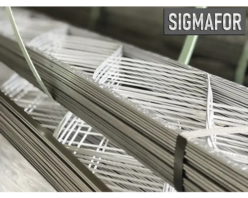 Stalen wapeningsmatten gebundeld