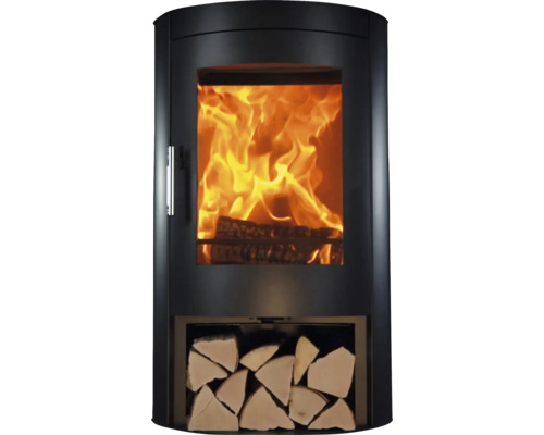 Brandende houtkachel met brandhout