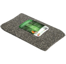 Zonnebloempitten als enkelvoudig voeder voor in het wild levende vogels in een zak van 25 kilogram.