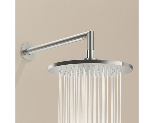 Regendouche met wandarm in de badkamer