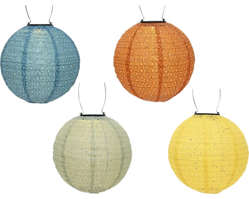 Vier ronde papieren lantaarns met filigraan motief en ophanging