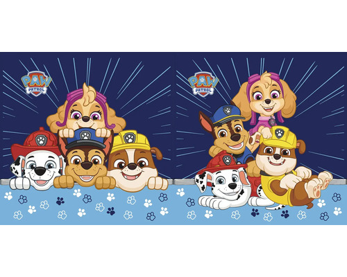 Paw Patrol motief op een blauw oppervlak met hondenpootafdrukken