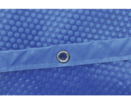 Detailopname van een zwembadafdekking met oogje