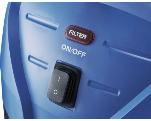 Close-up van een blauwe stofzuiger met filterknop en aan-uitschakelaar