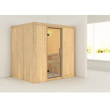 Houten sauna met glazen deur en zitelementen binnenin
