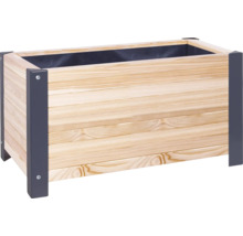 Houten plantenbak met metalen hoeken