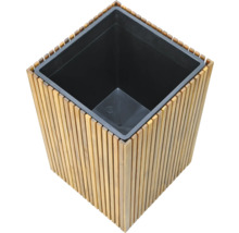 Houten plantenbak met kunststof inzetstuk voor de tuin