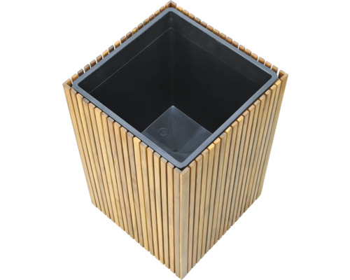 Houten plantenbak met kunststof inzetstuk voor de tuin