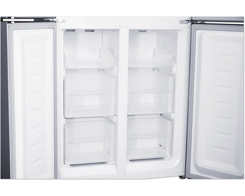 Binnenaanzicht van een koelkast met open deuren en transparante laden